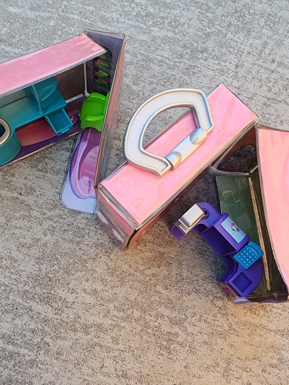 Vintage 2004 Polly Pocket Fashion Fold-Out Shopping Mall Carry Case Doll Playset